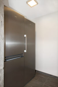 Alt : There are really big fridges for big families and friends !